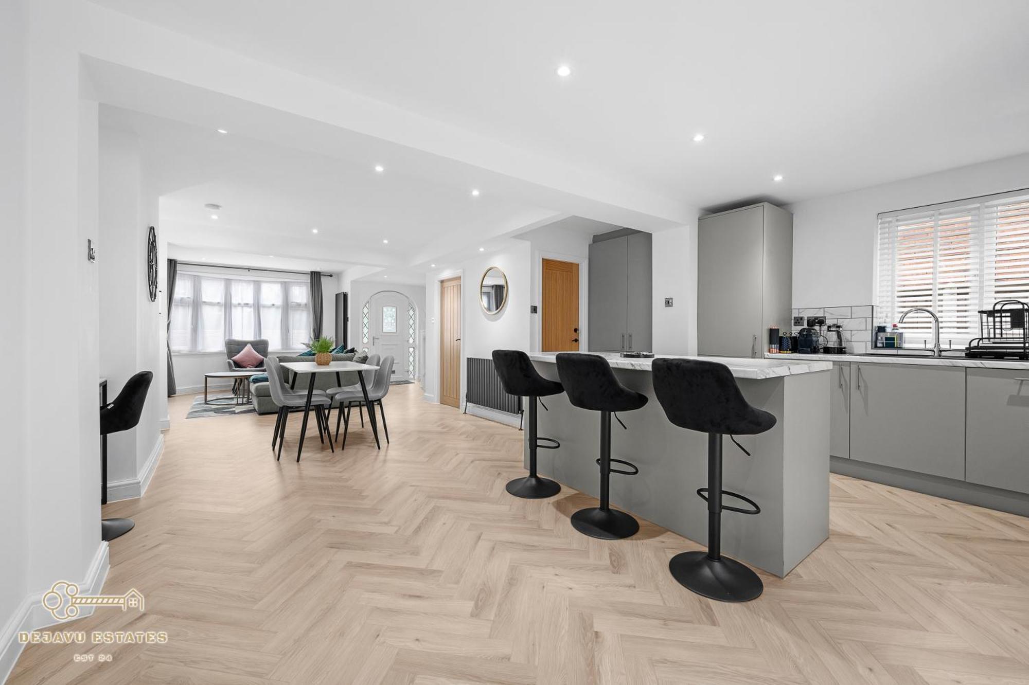 Casa de férias Entire Modern & Spacious 3bdr In Right Next To Coop Live & Ethiad