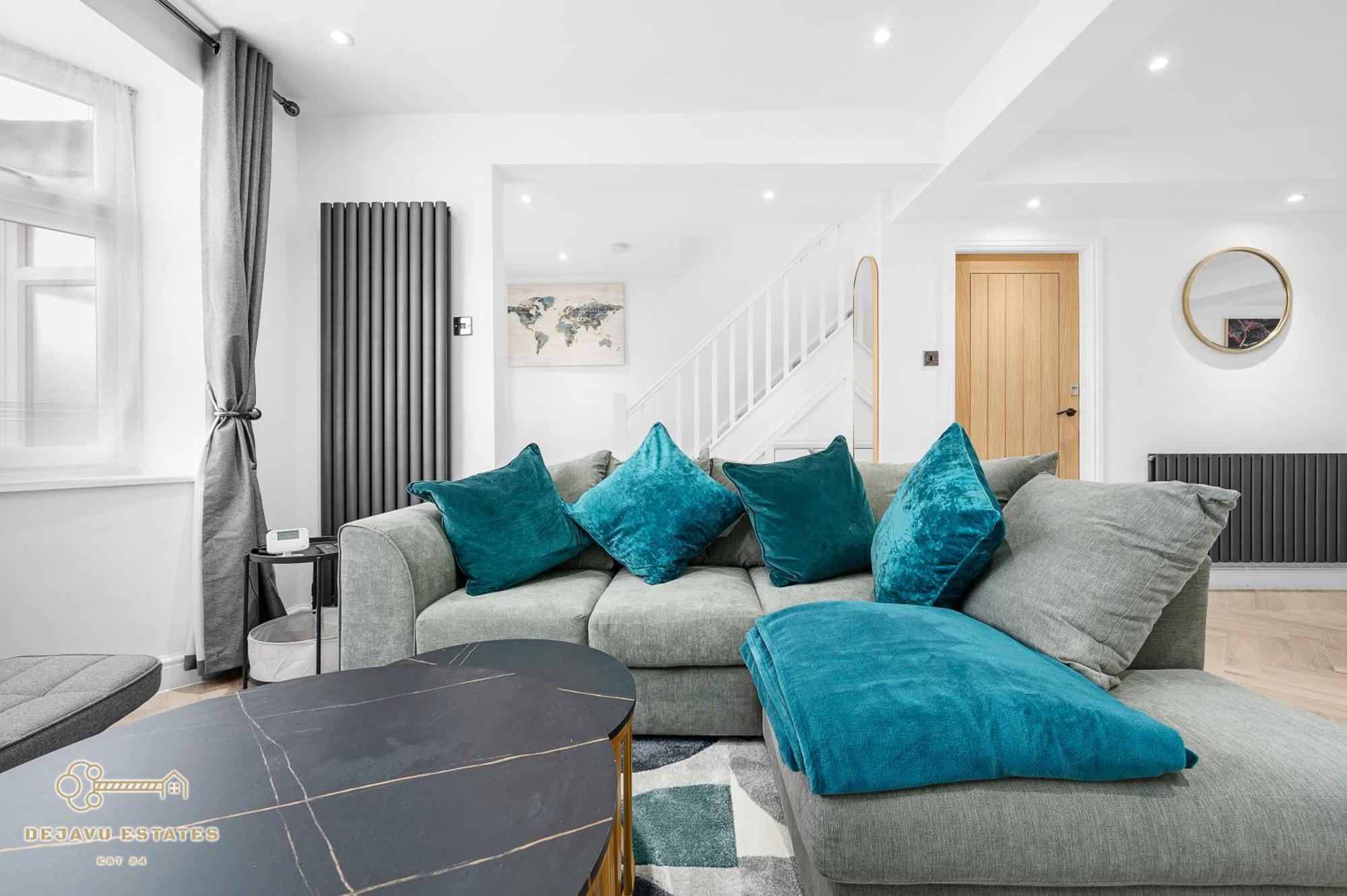 Entire Modern & Spacious 3bdr In Right Next To Coop Live & Ethiad Casa de férias Manchester